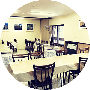 山荘神奈の窓からは、妙高の大自然を一望できます。